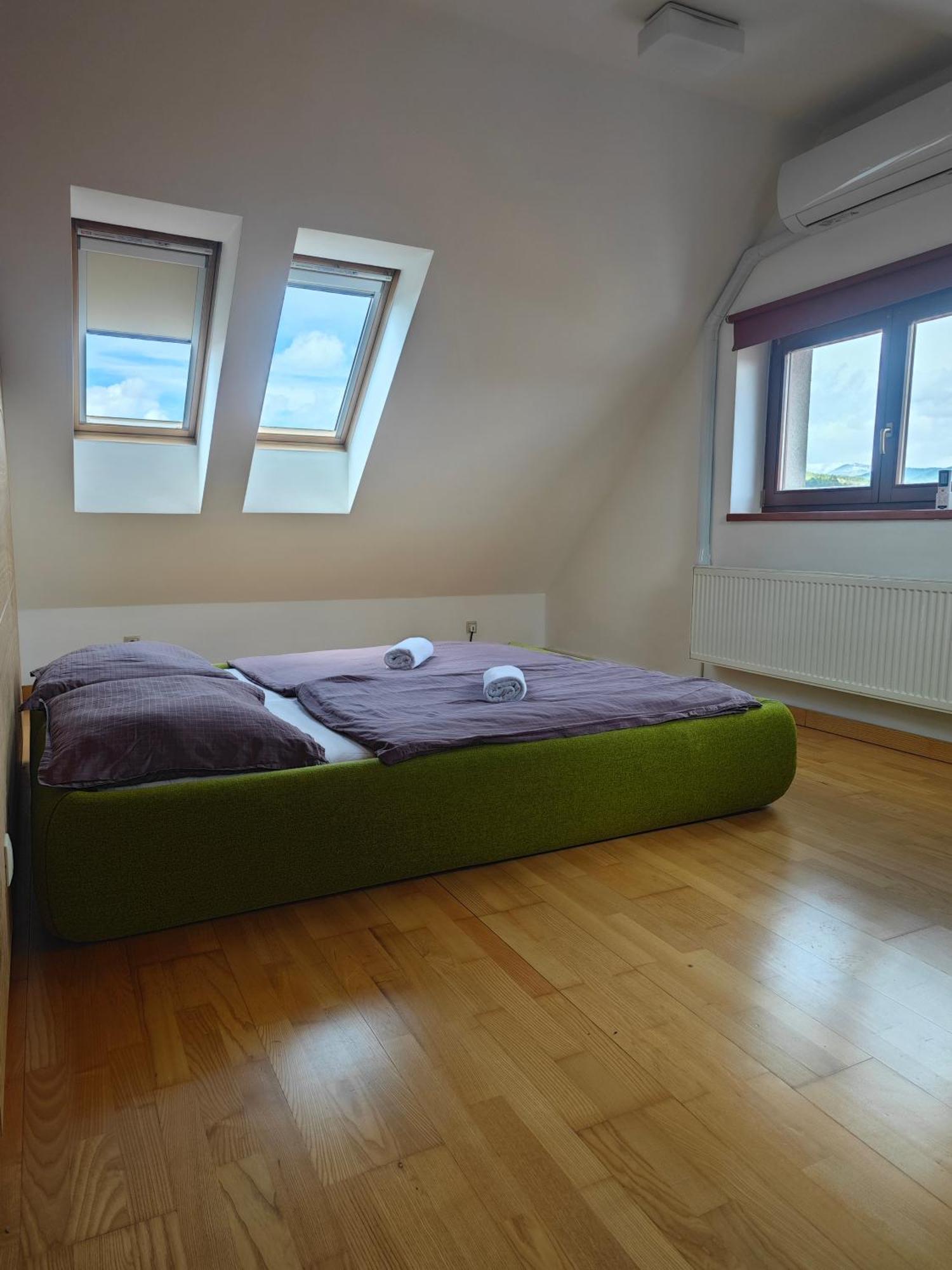 Dolna 4 - Apartments In Direct Centrum On City Square Banská Bystrica Room photo